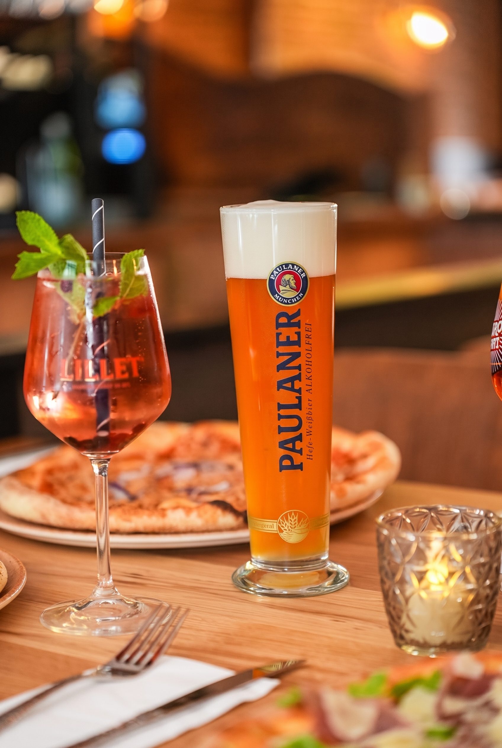 Feierabend mit Pizza und Drink